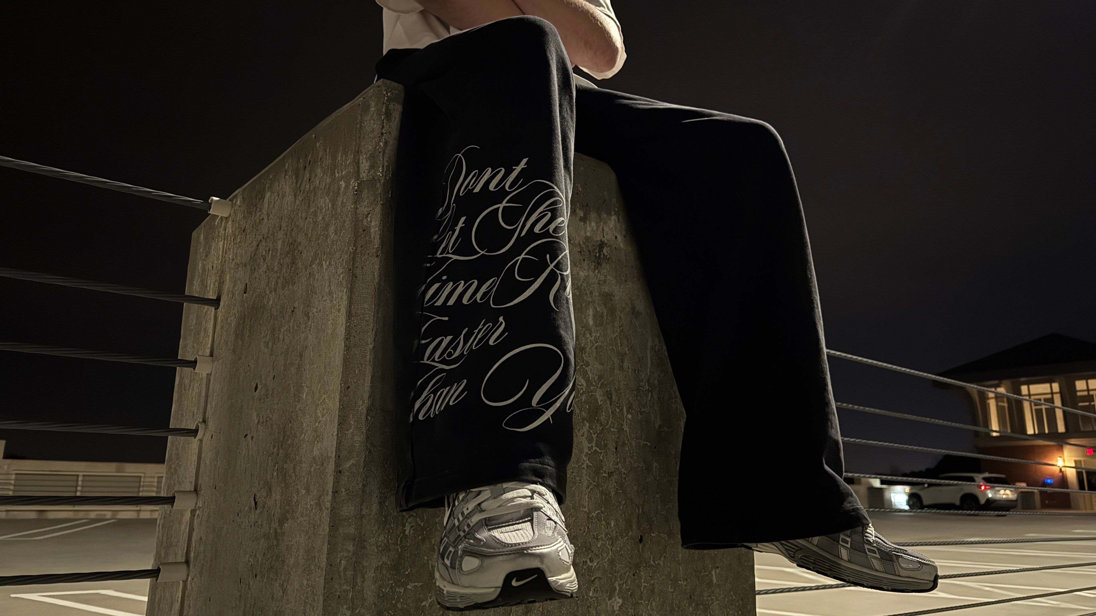 DON'T LET THE TIME RUN SWEATS