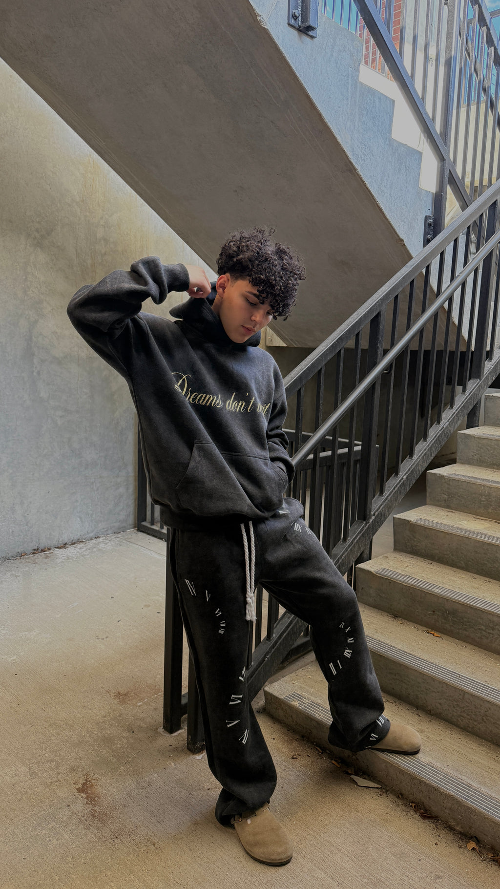 DREAMS DONT WAIT HOODIE